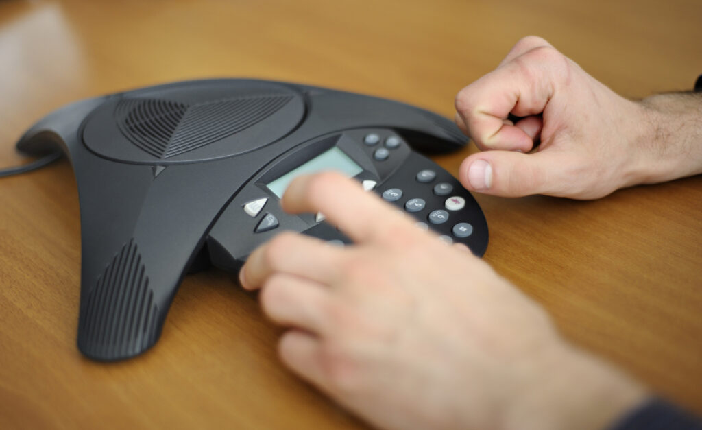 Equipamento de telefone para conferência